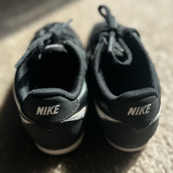 Nike Kids Black and White Cortez Sneakers Size 10 - Picture 2 of 4